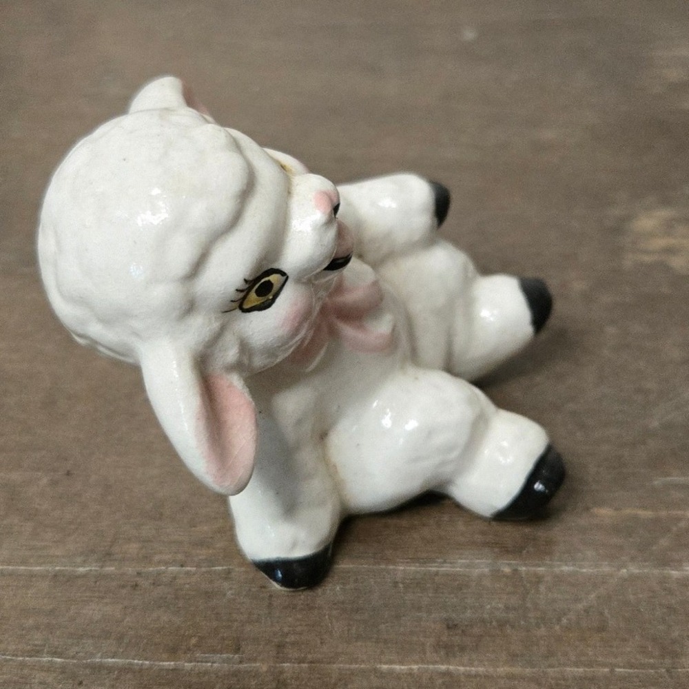 Vintage Ceramic Lamb Figurine White Sheep Pink Bow Mid Century Kitsch 2.5 Inch - Picture 4 of 7